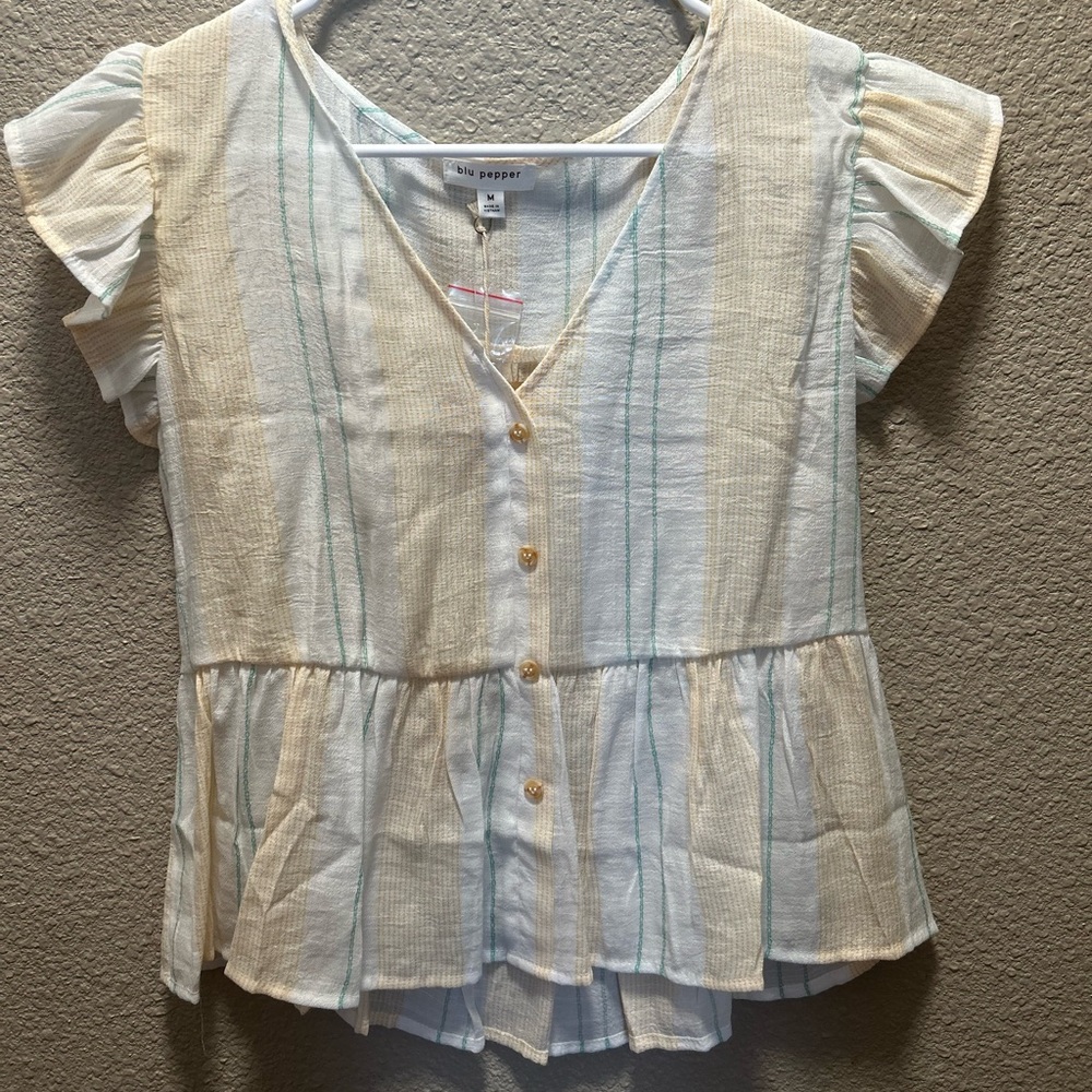 Brand new blouse! Very flowly and light